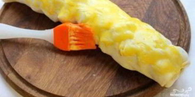 Рецепт яблочного штруделя из слоеного дрожжевого теста