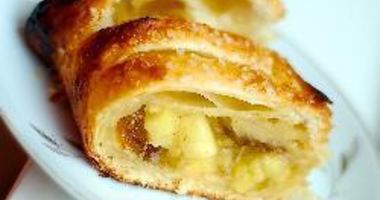 Рецепт Яблочного штруделя из слоеного теста