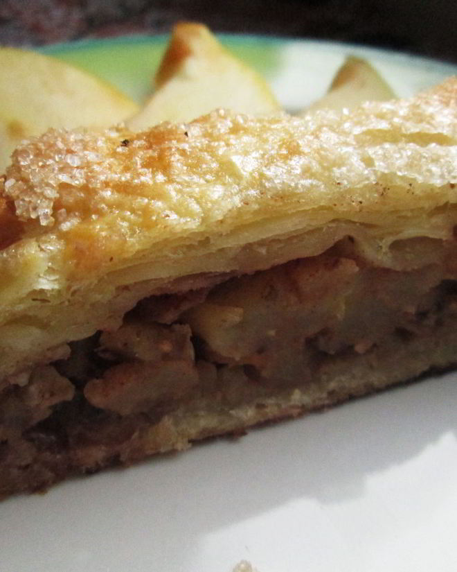 Рецепт яблочного штруделя из слоеного теста