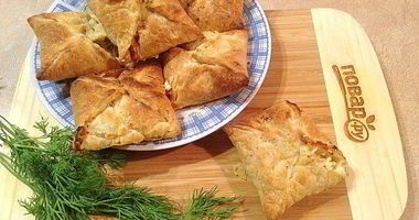 Рецепт Слоеных конвертиков с лососем и брынзой