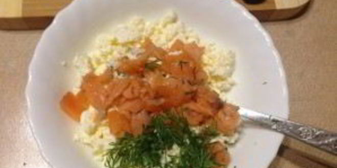 Рецепт слоеных конвертиков с лососем и брынзой