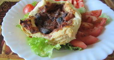 Рецепт Слоеных конвертиков с морским коктейлем