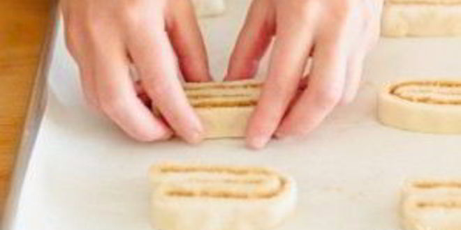 Рецепт слоек из слоеного теста с сахаром