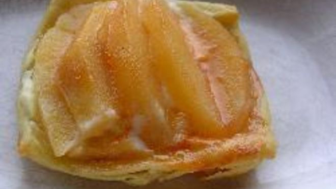 Рецепт слоек с айвой и творожной начинкой