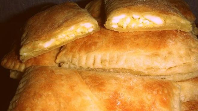 Рецепт слоек с сыром и яйцом