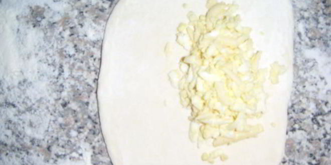 Рецепт слоек с сыром и яйцом
