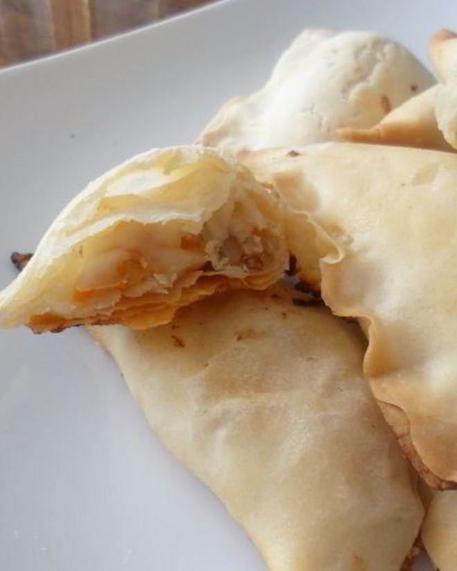 Рецепт слоек с творогом, курагой и орехами