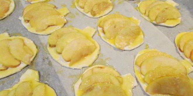 Рецепт слоек с яблоками