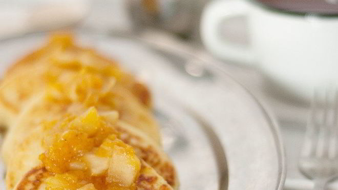 Рецепт сырников с апельсиново-яблочным соусом