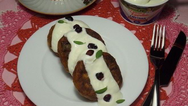 Рецепт сырников с бананом и клюквой