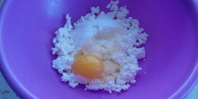 Рецепт сырников с бананом и клюквой