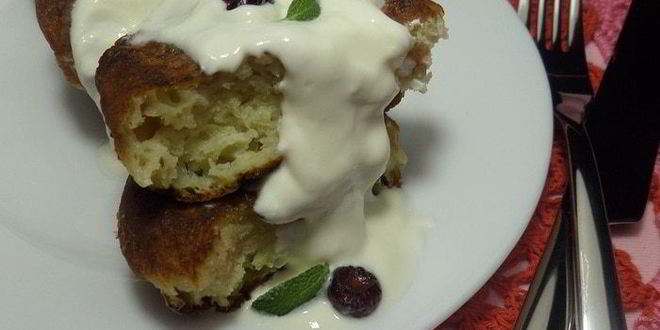 Рецепт сырников с бананом и клюквой