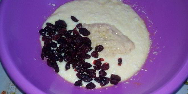 Рецепт сырников с бананом и клюквой