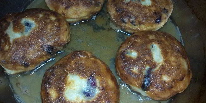 Рецепт сырников с бананом и клюквой