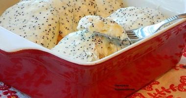 Рецепт Сырников с изюмом и маковым соусом