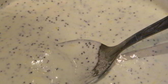 Рецепт сырников с изюмом и маковым соусом