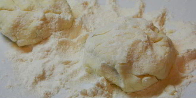 Рецепт сырников с изюмом и маковым соусом