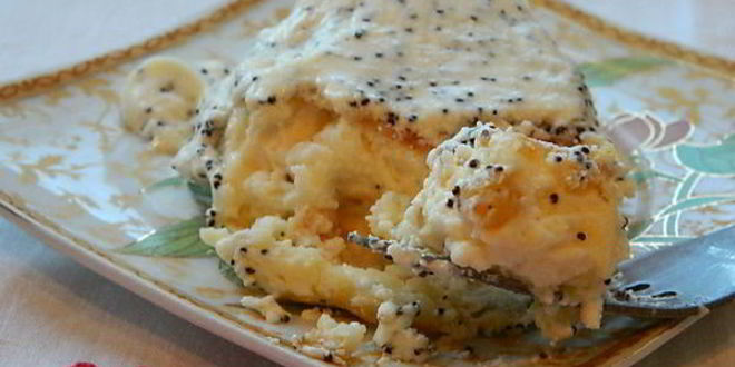 Рецепт сырников с изюмом и маковым соусом