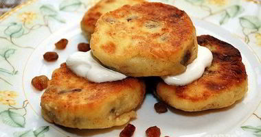 Рецепт Сырников с яблоком и сухофруктами