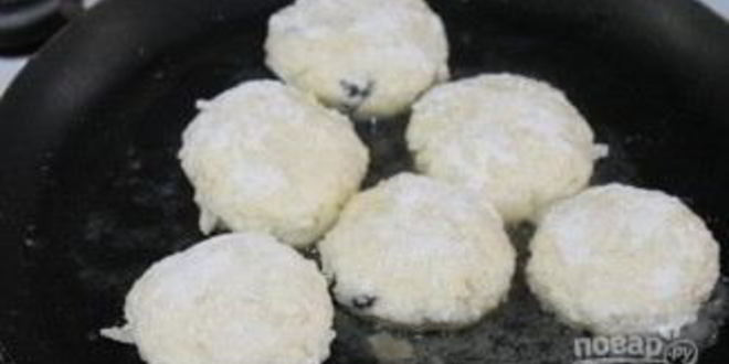 Рецепт сырников с яблоком и сухофруктами