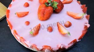 Рецепт Йогуртового торта с клубникой без выпечки