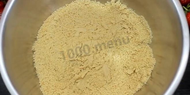 Рецепт йогуртового торта с клубникой без выпечки