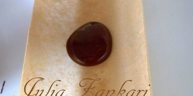 Рецепт торта с лепестками шоколадных роз и малиновым кремом