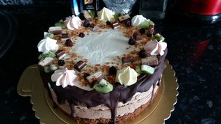 Рецепт Торта Три шоколада с ванилью, бейлисом и фруктами