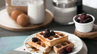 Рецепт Мягких венских вафель с ягодами