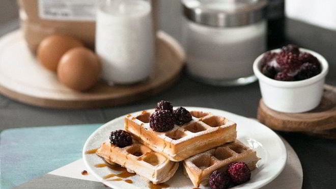 Рецепт мягких венских вафель с ягодами