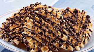 Рецепт Цитрусовых вафель с шоколадным соусом