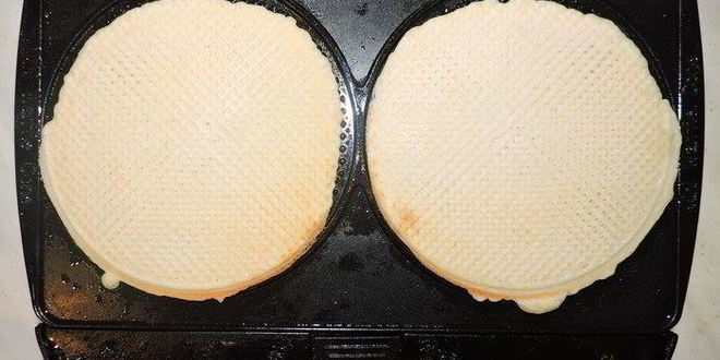 Рецепт вафельных трубочек с шоколадно-вишневым муссом