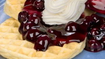 Рецепт Вафель из пахты с миндально-вишневым соусом и взбитыми сливками