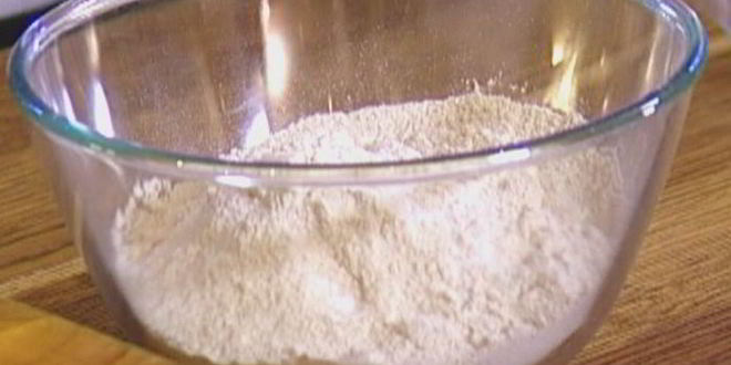 Рецепт вафель с ягодами, медом и взбитыми сливками