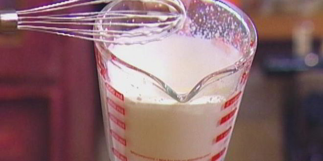 Рецепт вафель с ягодами, медом и взбитыми сливками