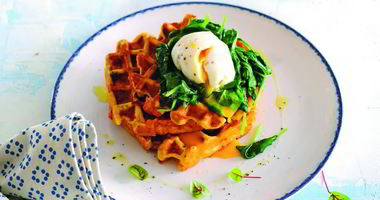 Рецепт Зеленых сырных вафель со шпинатом и яйцом-пашот