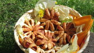 Рецепт Яблочных слоек-цветов