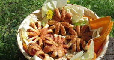 Рецепт Яблочных слоек-цветов