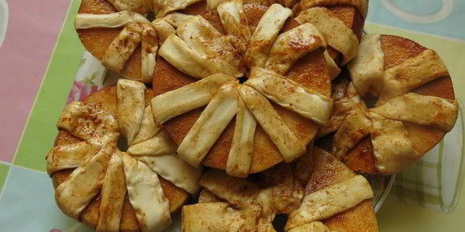 Рецепт яблочных слоек-цветов