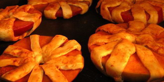 Рецепт яблочных слоек-цветов