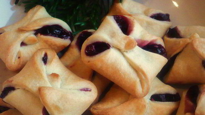 Рецепт ягодных конвертиков из особого слоеного теста
