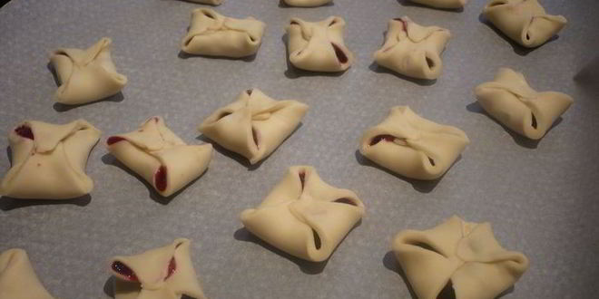 Рецепт ягодных конвертиков из особого слоеного теста