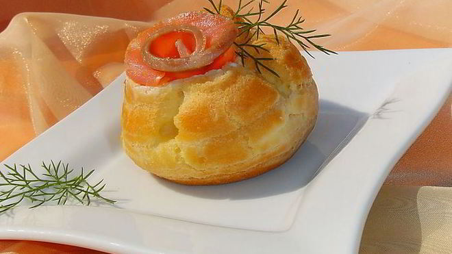 Рецепт профитролей с красной рыбой