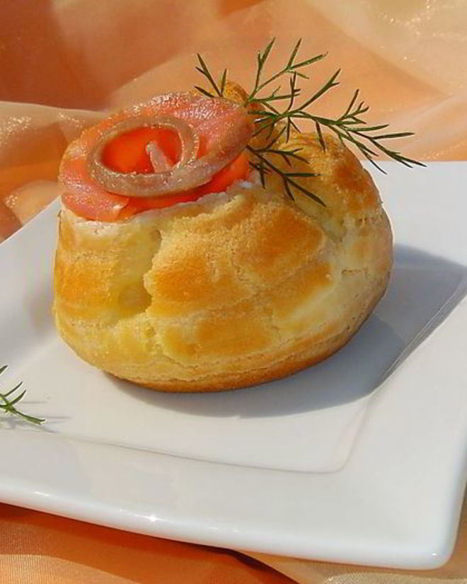 Рецепт профитролей с красной рыбой