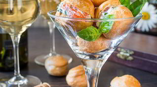 Рецепт Профитролей со сливочным сыром и лососем