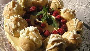 Рецепт Шоколадна-апельсинового торт с профитролями