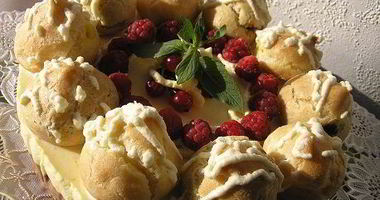 Рецепт Шоколадна-апельсинового торт с профитролями