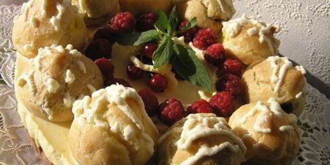 Рецепт Шоколадна-апельсинового торт с профитролями