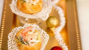 Рецепт Закусочных профитролей с салатом из креветок и крабовых палочек