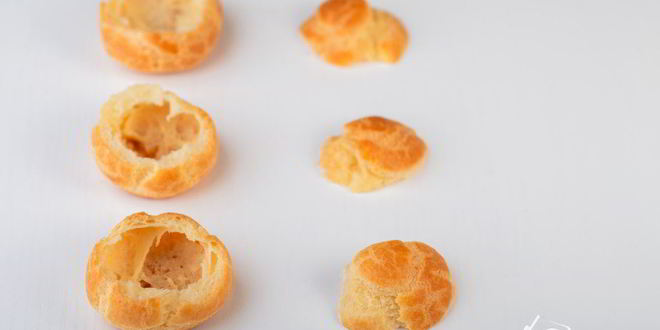 Рецепт закусочных профитролей с салатом из креветок и крабовых палочек